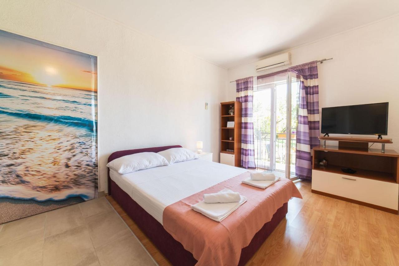 Apartment Livaja Kaštel Novi Eksteriør billede