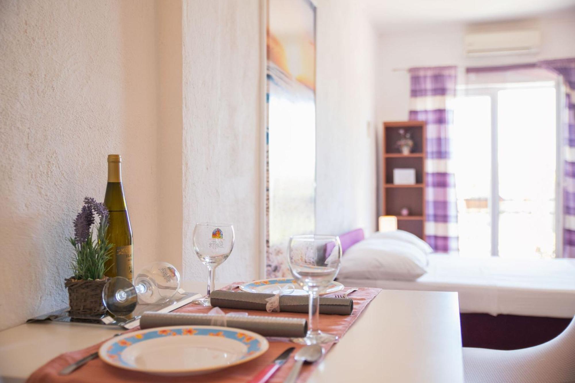 Apartment Livaja Kaštel Novi Værelse billede