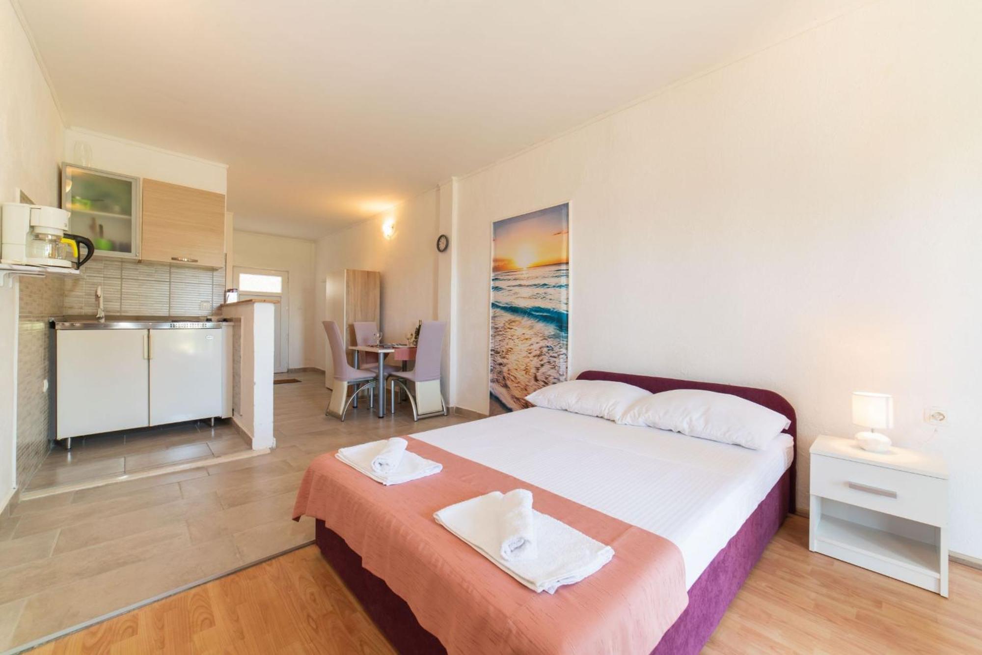 Apartment Livaja Kaštel Novi Værelse billede