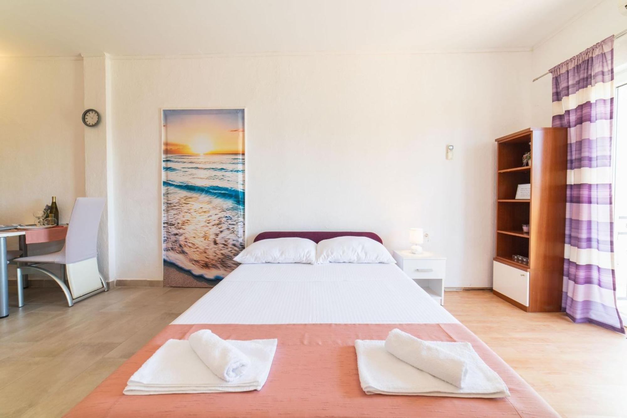 Apartment Livaja Kaštel Novi Værelse billede