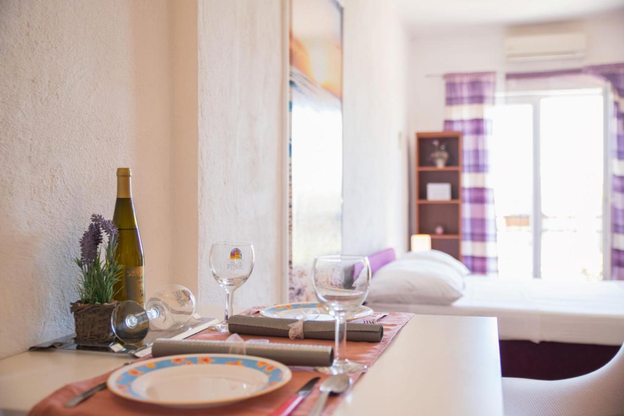 Apartment Livaja Kaštel Novi Eksteriør billede