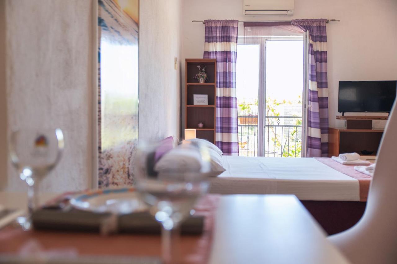 Apartment Livaja Kaštel Novi Eksteriør billede