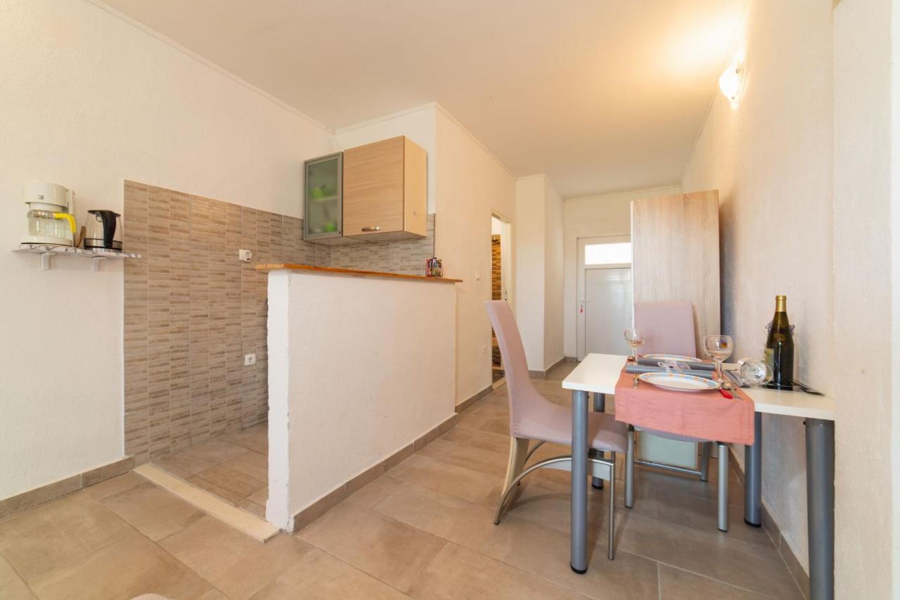 Apartment Livaja Kaštel Novi Eksteriør billede