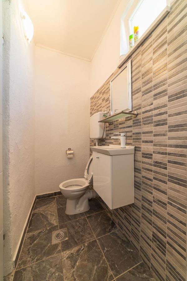 Apartment Livaja Kaštel Novi Eksteriør billede