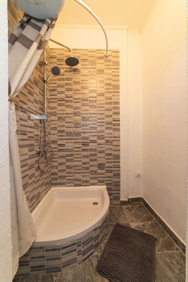 Apartment Livaja Kaštel Novi Eksteriør billede